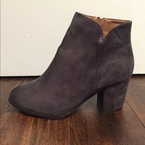 Bonnibel Gray Booties (Size 8)